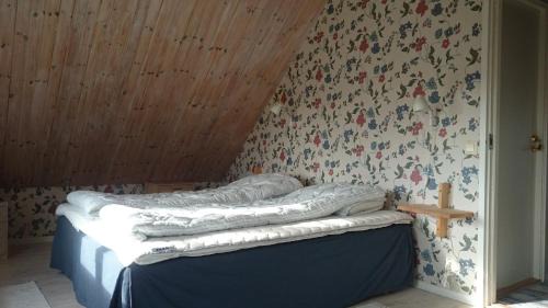 Double or Twin Room with Shared Bathroom