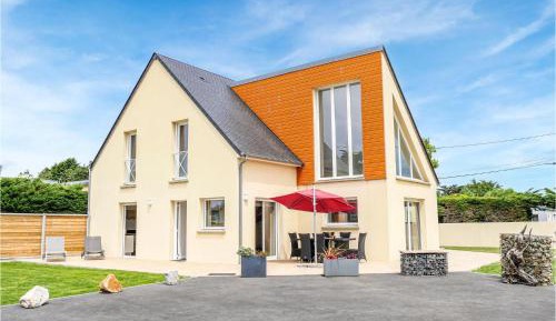 Three-Bedroom Holiday Home 