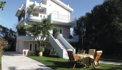 Four-Bedroom Holiday Home