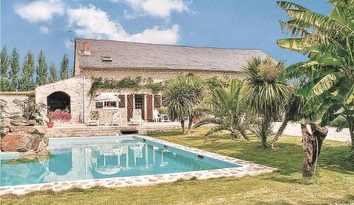 Three-Bedroom Holiday Home 