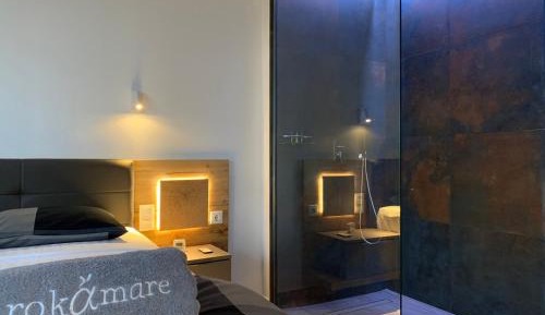 Deluxe Suite with Spa Bath
