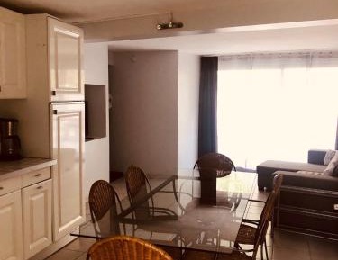 Apartment with Pool View 