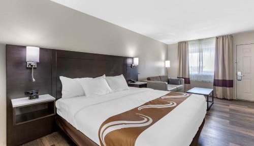 King Room with Roll In Shower - Accessible/Non-Smoking