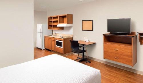 Queen Room  with Roll-In Shower - Disability Access/Non-Smoking