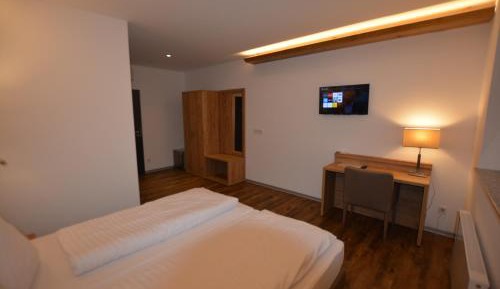 Double or Twin Room with Shower