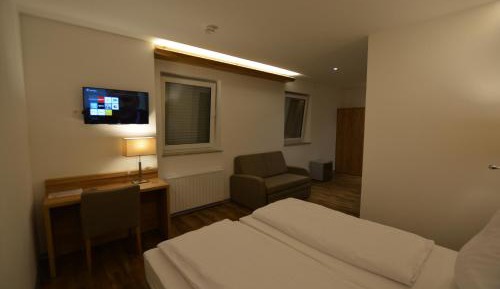 Double or Twin Room with Shower