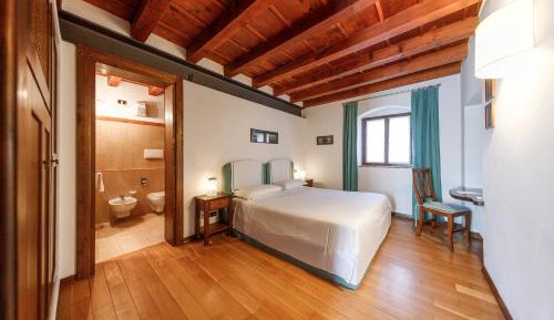 Standard Two-Bedroom Apartment (4 Adults)