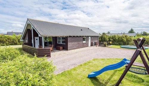 Three-Bedroom Vacation Home 