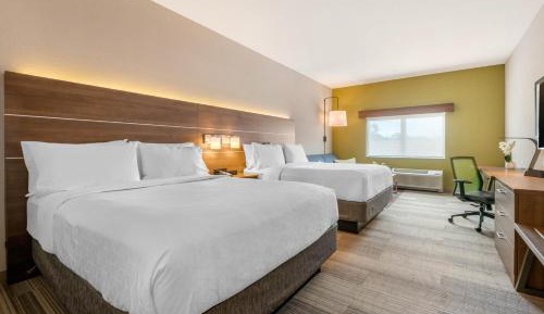 Queen Suite with Two Queen Beds