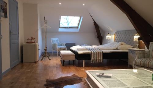 Deluxe Queen Suite