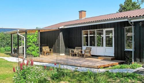Three-Bedroom Holiday Home 