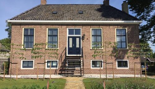 One-Bedroom Apartment with Garden