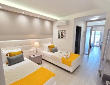 Luxury Two Bedroom-Apartment with Sea View