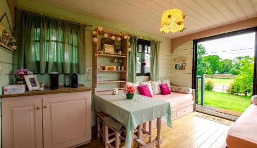 Family Room with Garden View