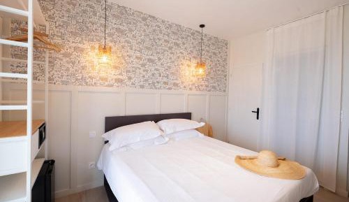 Double Room with Balcony and Sea View