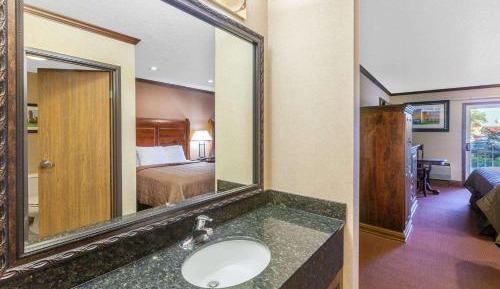 Queen Room with Two Queen Beds - Non-Smoking