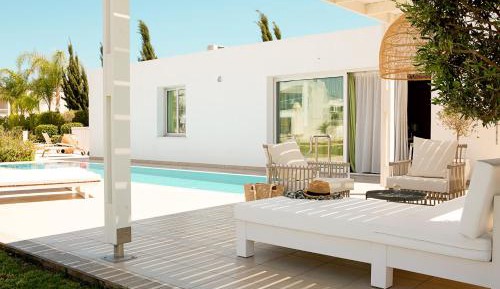One-Bedroom Bungalow with private pool