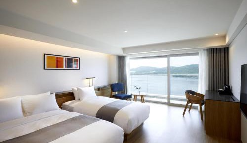 Special Offer - Deluxe Twin Room with Lake View (Free Access to Swimming Pool for 2Pax))