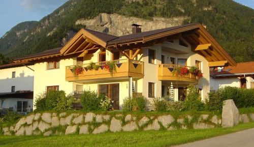 Apartment with Mountain View