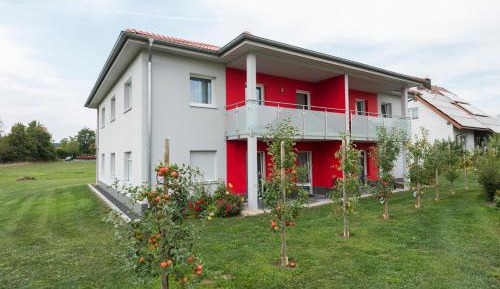 Apartment with Garden View