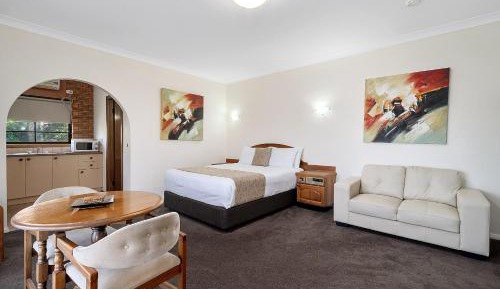 Deluxe Queen Room