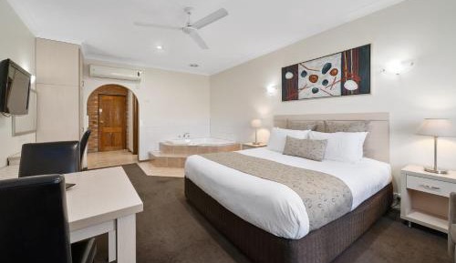 Executive King Suite with Spa Bath