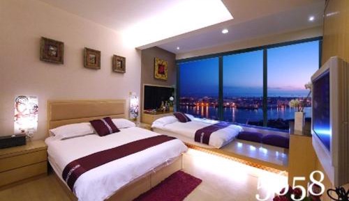 Quadruple Room with Street View