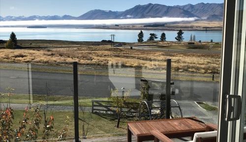 Superior One-Bedroom Apartment with Panoramic Lake View