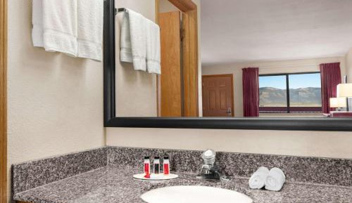 Deluxe Room with One King Bed and One Queen Bed - Non-Smoking