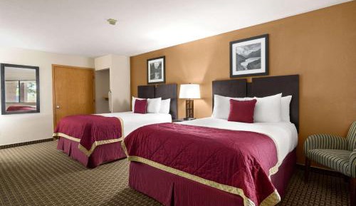 Queen Room with Two Queen Beds and Bath Tub - Mobility Accessible/Non-Smoking