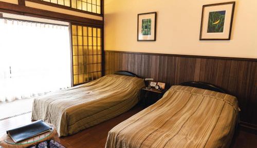 Standard Twin Room with Shared Bathroom