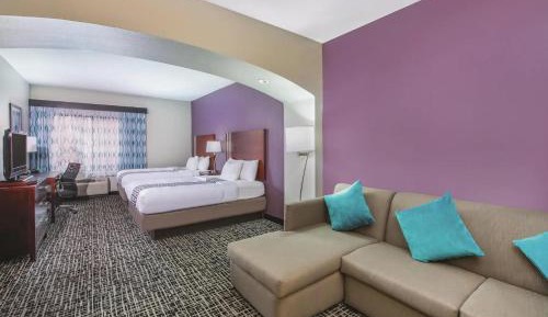 Deluxe Suite with Two Queen Beds - Non-Smoking