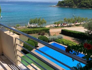 Apartment with Pool View 