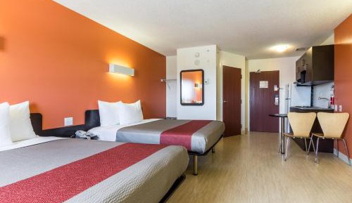 Deluxe Queen Room with Two Queen Beds - Non-Smoking