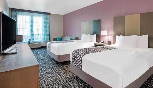 2 Queen Beds, Deluxe Room, Various Views, Non-Smoking
