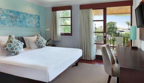 One-Bedroom Suite with Balcony