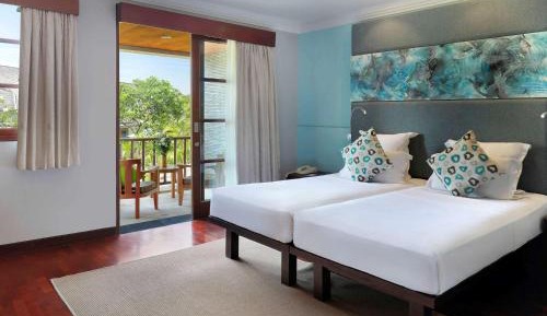 One-Bedroom Suite with Two Single Beds