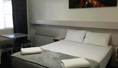 Standard Queen Room