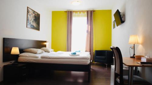 Twin Room with Shared Bathroom