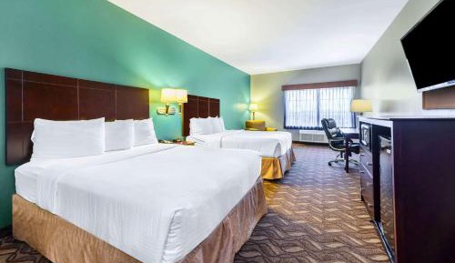 Queen Room with Two Queen Beds and Roll-In Shower - Mobility/Hearing Accessible - Non-Smoking