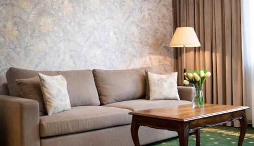 Deluxe King Suite