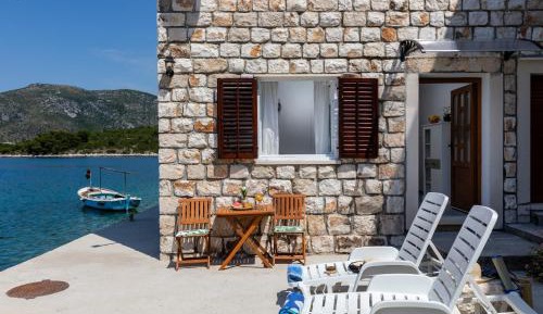 One-Bedroom Apartment with Shared Terrace and Sea View