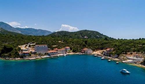 Studio Apartment with Shared Terrace and Sea View