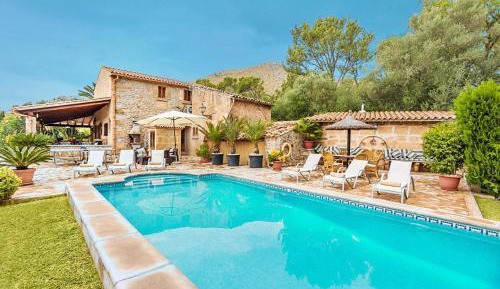 Apartment with Pool View 