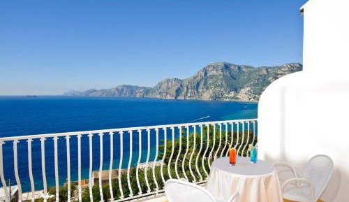 Classic Double Room with Terrace and sea view