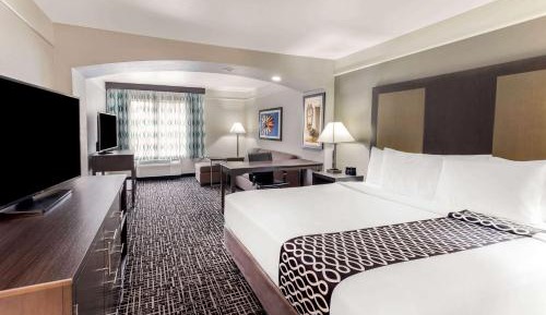 Deluxe Family Suite - Non-Smoking