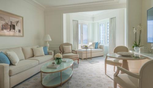 Four Seasons Executive King Suite