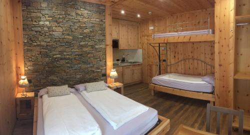 Deluxe Studio