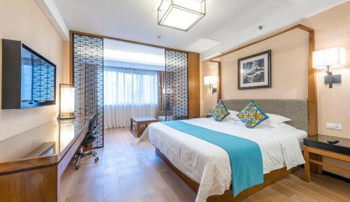 Deluxe King Room with Balcony