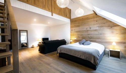 Quadruple Room with Private Bathroom